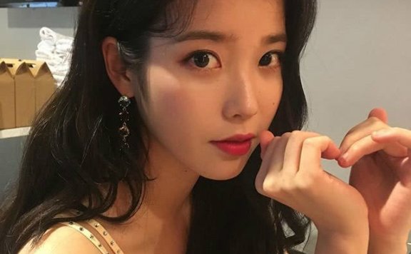 风靡韩国娱乐圈的新妆容！秀智也在用的减龄腮红画法