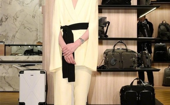 梁洛施西装撞衫刘涛,一个大气一个温柔