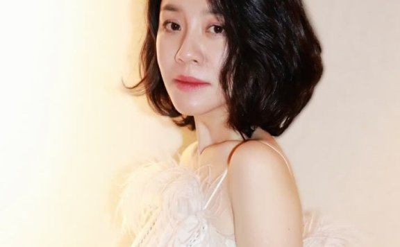 《知否》里大娘子刘琳，穿露肩裙优雅极了