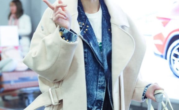 张钧甯把裤脚扎进短靴里,出乎意料短成“小鸟腿”!