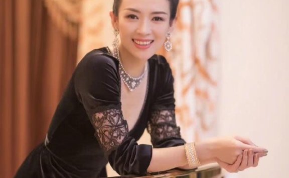 章子怡充满母性光辉,汪峰好福气啊!一家四口十分温馨!