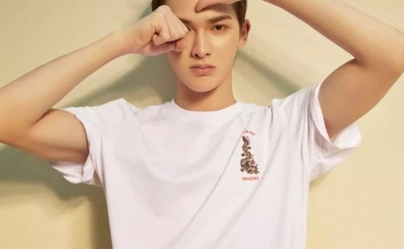 朱正廷 这个硬朗男生很拼