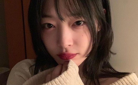 泫雅和雪莉放飞自我,一个饱受赞赏,另一个却备受苛责?