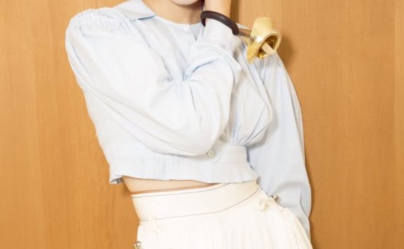 宋茜蓝白色套装散发春日气息,仙气又甜美