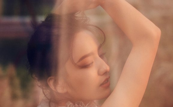 佟丽娅《ELLE》杂志2月风格大片曝光 优雅蒙胧美丽新生