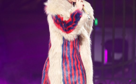 蔡徐坤不怕不够潮,就怕Hold不住,近期的舞台造型大盘点!