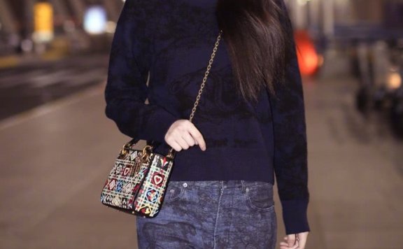 《流星花园》“静学姐”真会穿，平底“烟灰鞋”穿出高跟鞋效果！