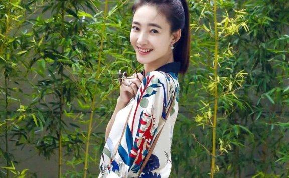 “素颜女神”王丽坤,发型减龄10岁