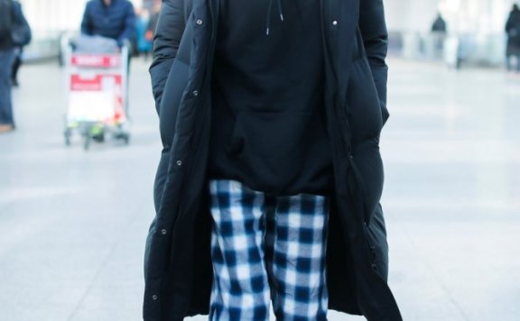 赵天宇穿“睡裤”就出门,不太懂95后的时尚!