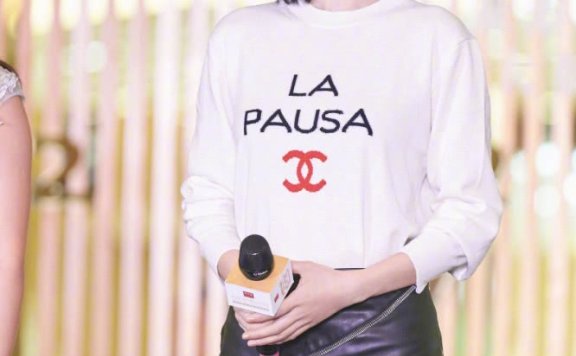 张俪就穿了双“榫子鞋”,却比男人还高,这身材我服!