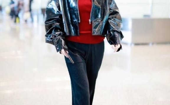 许晴一袭旗袍“S”曲线性感迷人,穿出优雅复古美