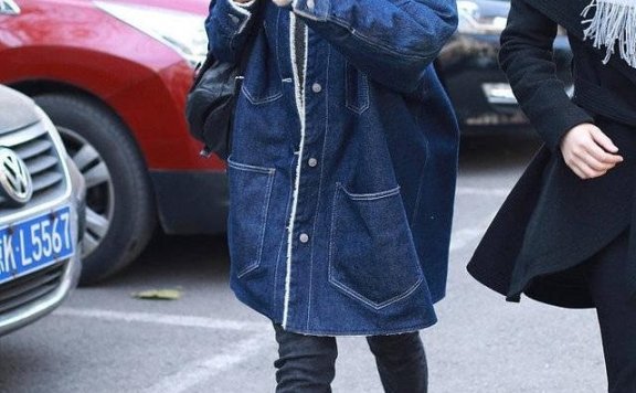 袁泉一件牛仔大衣穿足两个冬天!