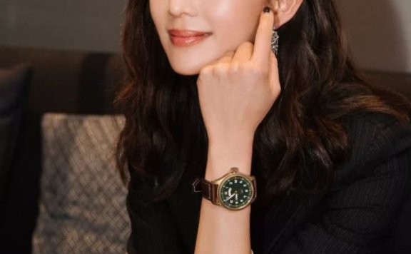 张若昀和张钧甯一同在日内瓦参加表展