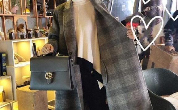 陈法蓉穿白色连衣裙优雅大气,气质好得没话说