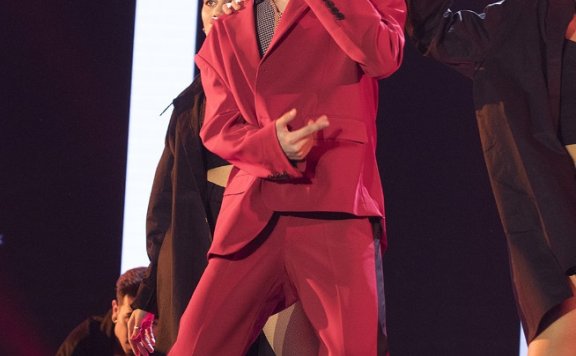 蔡徐坤跳“萝卜蹲”,光耍帅就够够了,“八爪脚”才叫一个精彩!