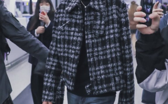 坤音四子破洞裤拉链裤，还是小弟灵超最保暖