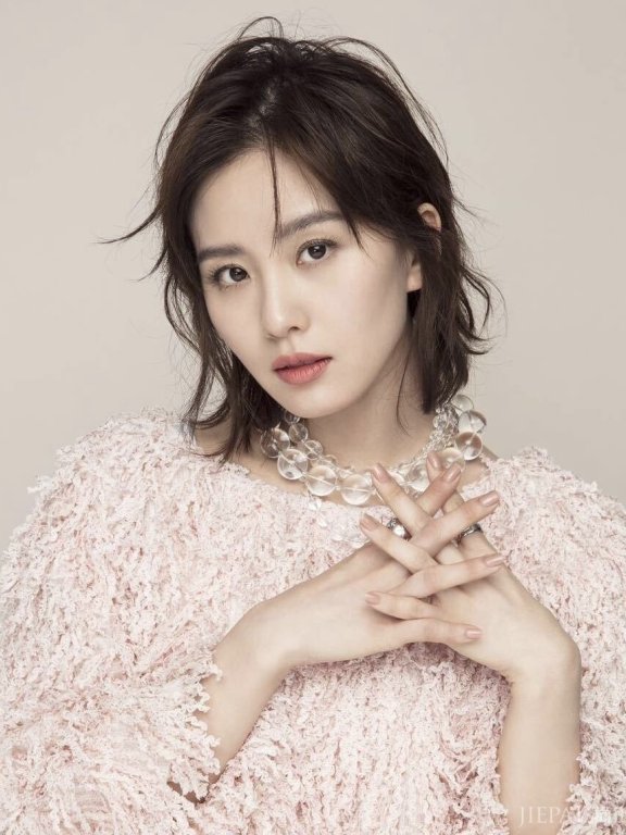 刘诗诗一头短发干练精致，帅气知性温柔！