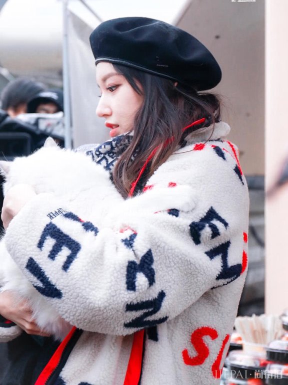 程潇换上贝雷帽依旧美成小仙女，发际线女孩学起来！