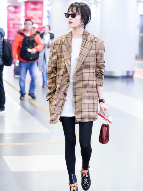 王紫璇把过膝长靴穿成了“堆堆靴”!