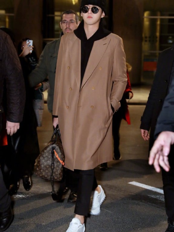 中国军团出征巴黎男装周,机场秒变造型战场,低配吴亦凡大翻身?