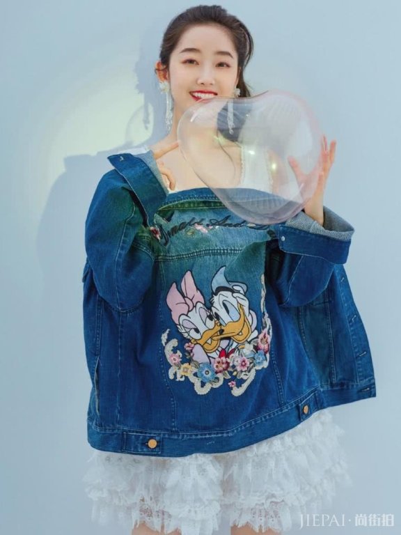 蒋梦婕毛衣半身裙配厚底鞋简直没法看