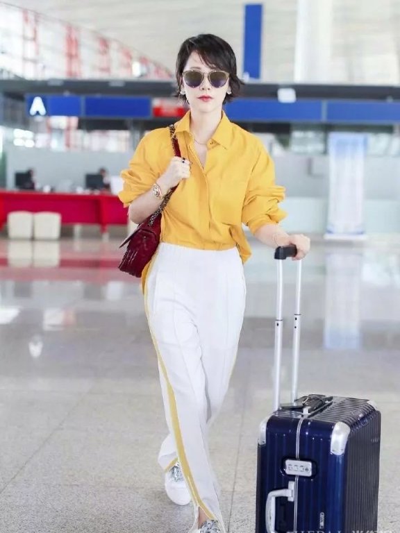 薛佳凝这个大美女开始老了,同龄的海清还像个初春少女!