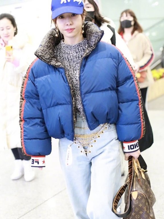 蔡依林羽绒服搭牛仔裤却有点看不懂