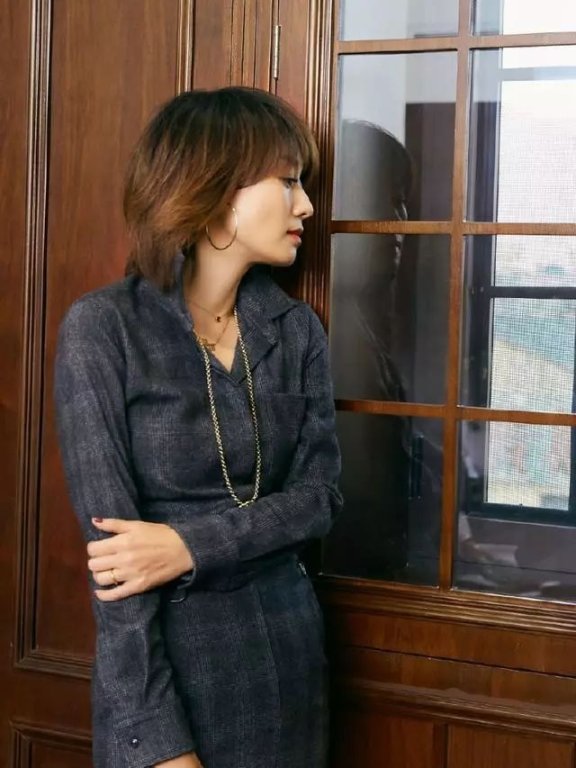 马伊琍再一次挑战长发,扎高马尾不光漂亮,还有气质!