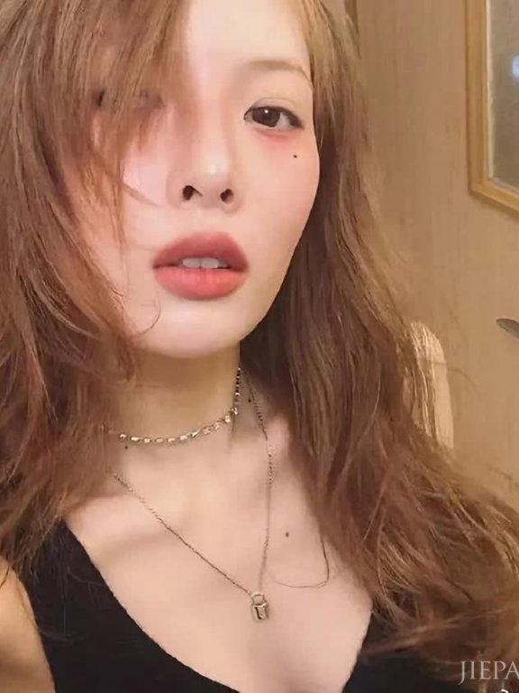 泫雅微醺感下眼影妆容引爆ins风潮！