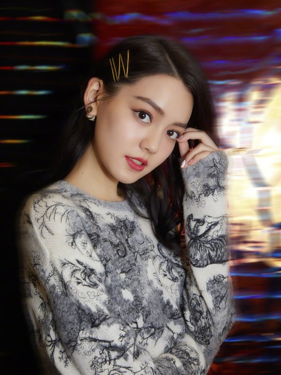 迪奥酒会群星聚会,王珞丹上演都市轻熟魅力,李诗颖古典风显诗意!