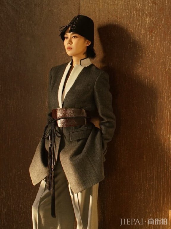 郁可唯“盆栽帽”都被撑开了,意外有个性!