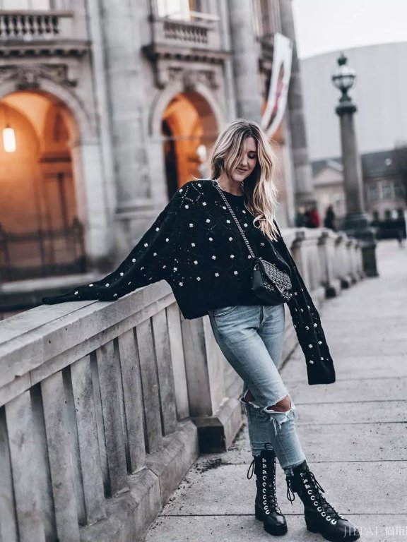 ins风搭配宽松毛衣 真是越看越来劲！