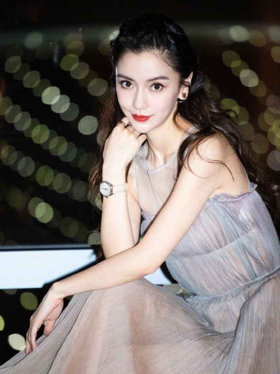 Angelababy剪个性“狼头”造型,清纯少女变霸气女王