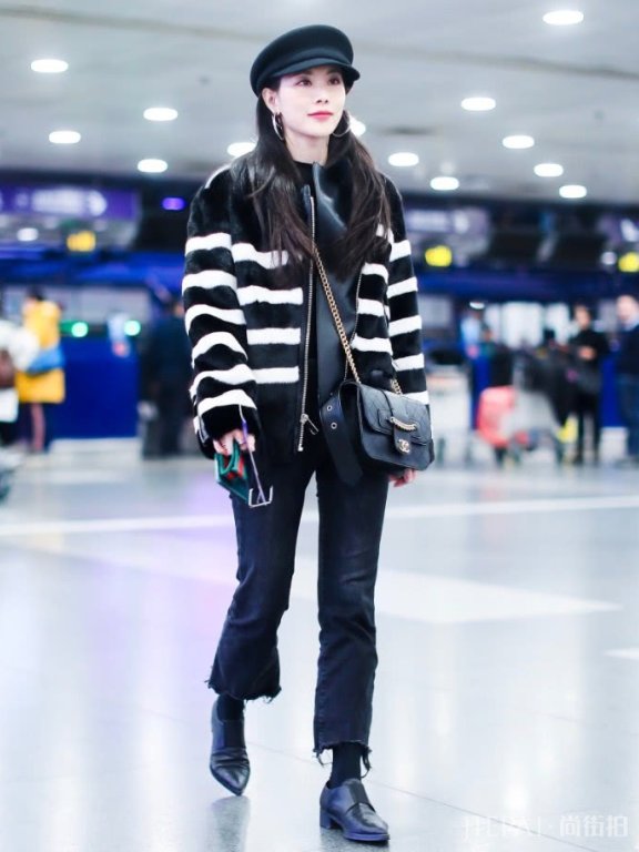 王霏霏鞋子像大了几个码！ 穿出1米75即视觉