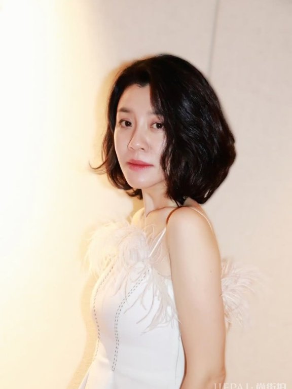 《知否》里大娘子刘琳，穿露肩裙优雅极了