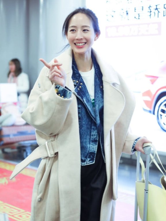 张钧甯把裤脚扎进短靴里,出乎意料短成“小鸟腿”!