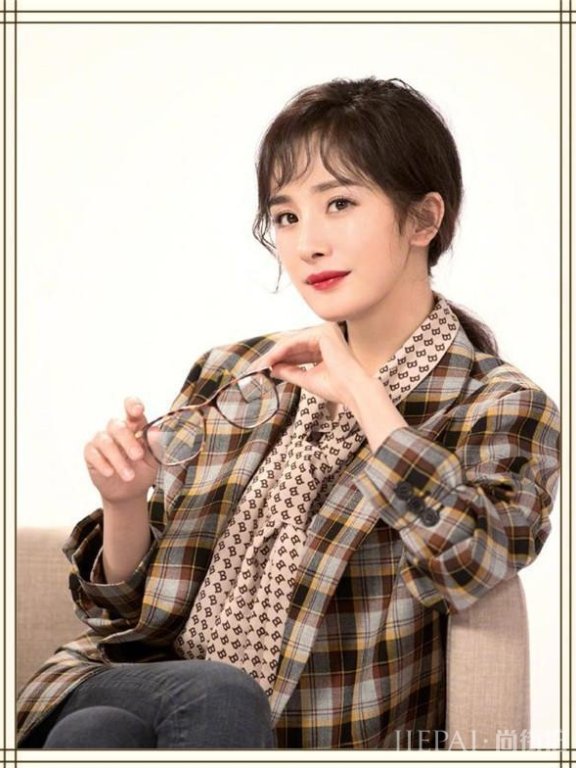 杨钰莹连赢杨幂、周冬雨,蕾丝裙扮嫩鼻祖不是吹的