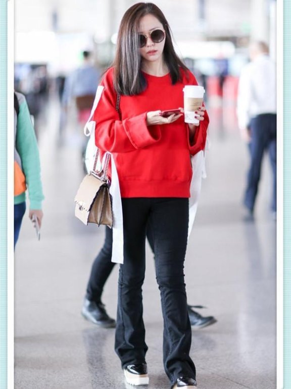 张靓颖“挂面裙”配“水桶裤”也敢穿!网友:脚呢?