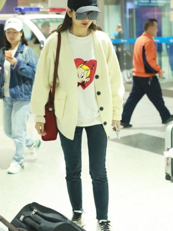 王鸥机场造型终于翻车!