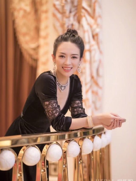 章子怡充满母性光辉，汪峰好福气啊！一家四口十分温馨!