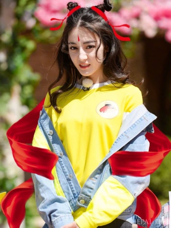 这款超减龄发型,杨超越顶哪吒头走机场