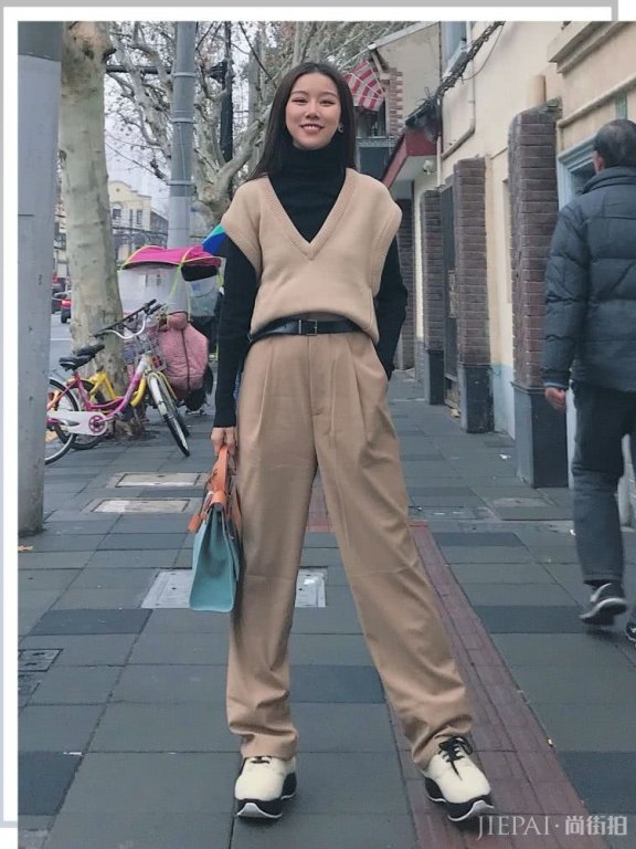 大妈变少女,全靠穿毛衣