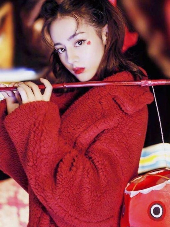 迪丽热巴有刘海是什么的样子！