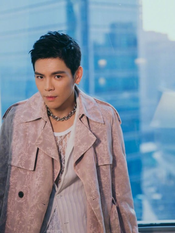 黄轩向佐同“粉色系”穿搭亮相,帅气逼人,谁赢了?