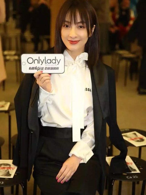 吴昕时尚绝缘体变成了洋气法式少女!