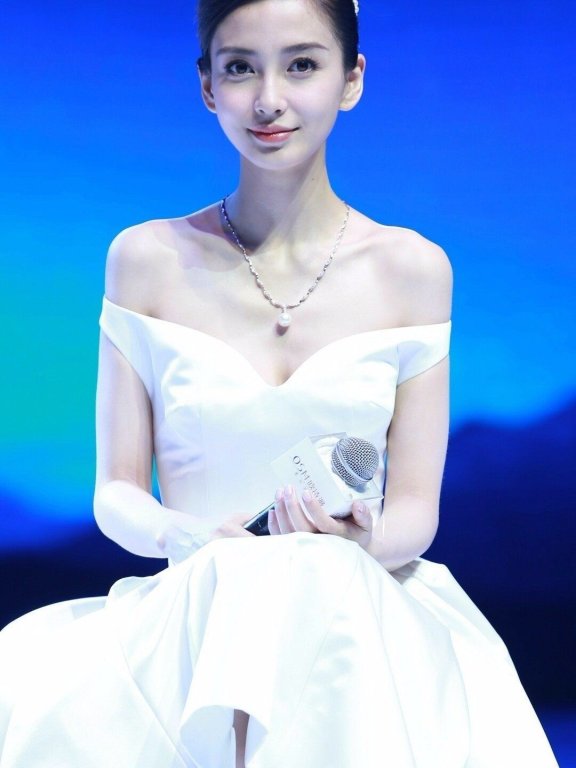 杨颖穿仙女裙很惊艳!