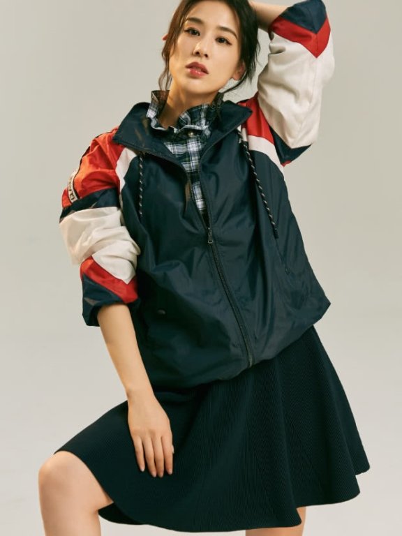 黄圣依爱穿25厘米的“袜子”，腿超短！