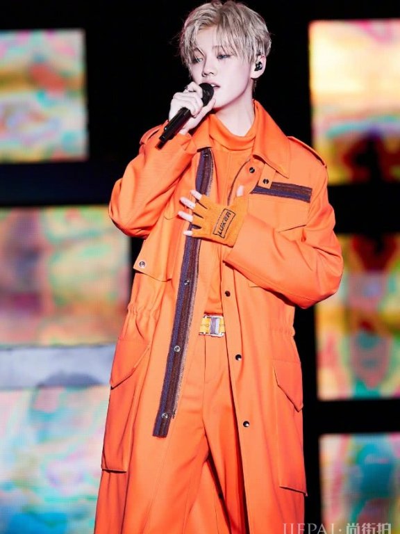 鹿晗套个“保温袋”当衣服穿，却让千万粉丝心动！