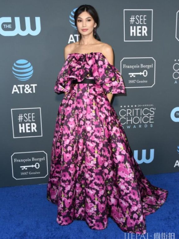 最受老外欢迎的华裔女星，红毯造型从不出错，还是牛津高材生？