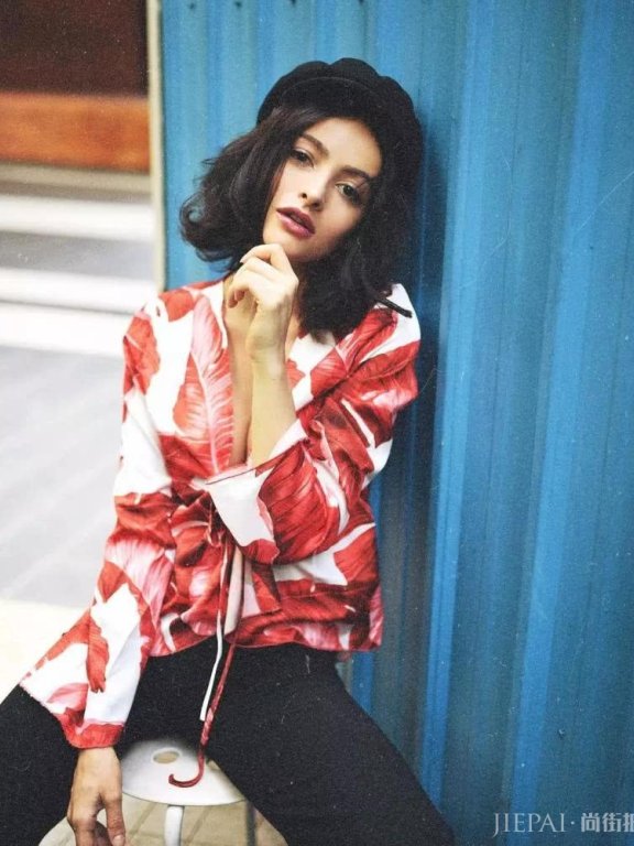短发版的娜塔丽·波特曼,因一张照片而爆红,美得男女通杀?